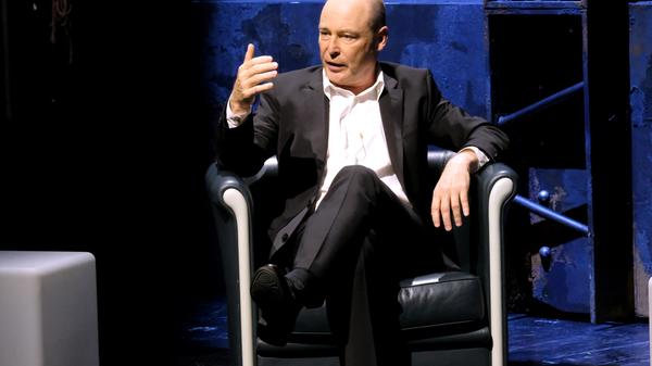 Jens-Daniel Herzog, Staatsintendant, Staatstheater Nürnberg: Die Impulse, die Nürnbergs Kulturleben durch die Bewerbung bekommen hat, sind wichtig und werden uns auch weiter begleiten. Schade, dass es nicht geklappt hat, aber es gibt in Nürnberg so viel Kunst und Kultur, dass wir immer Kulturhauptstadt sind, auch wenn wir den Titel nun nicht tragen dürfen. Wir haben unsere Stärken gezeigt und Wege in die Zukunft entworfen. Dafür hat sich die Bewerbung sehr gelohnt.