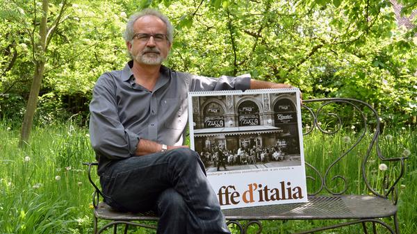 Norbert Treuheit, Ars Vivendi Verlag, Cadolzburg: Ich finde es schade, weil ich gehofft hatte, dass der Zuschlag auch der Literaturszene in Franken einen Kick geben würde und der Begeisterungsfunke, den es gegeben hätte, auch auf viele Literaten und Autoren übergesprungen wäre. Es hat aber auch etwas Gutes, dass nun eine ostdeutsche Stadt den Titel gewonnen hat. Denn sicher wird nicht nur Chemnitz kulturell davon profitieren, sondern ganz Ostdeutschland. Es weint jetzt zwar das fränkische Herz, aber man kann die Entscheidung nachvollziehen.