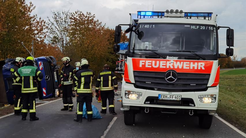 Laster kippt in Herzogenaurach um - Fahrer schwer verletzt