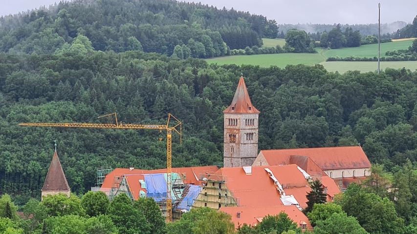 Beim Ausbau der mittelalterlichen Klosterburg Kastl zu einer modernen Hochschule für den öffentlichen Dienst sind dem Freistaat die Kosten davongelaufen. Die Ausgaben für das Projekt sind von den veranschlagten rund 37 Millionen Euro auf 60 Millionen Euro gestiegen.