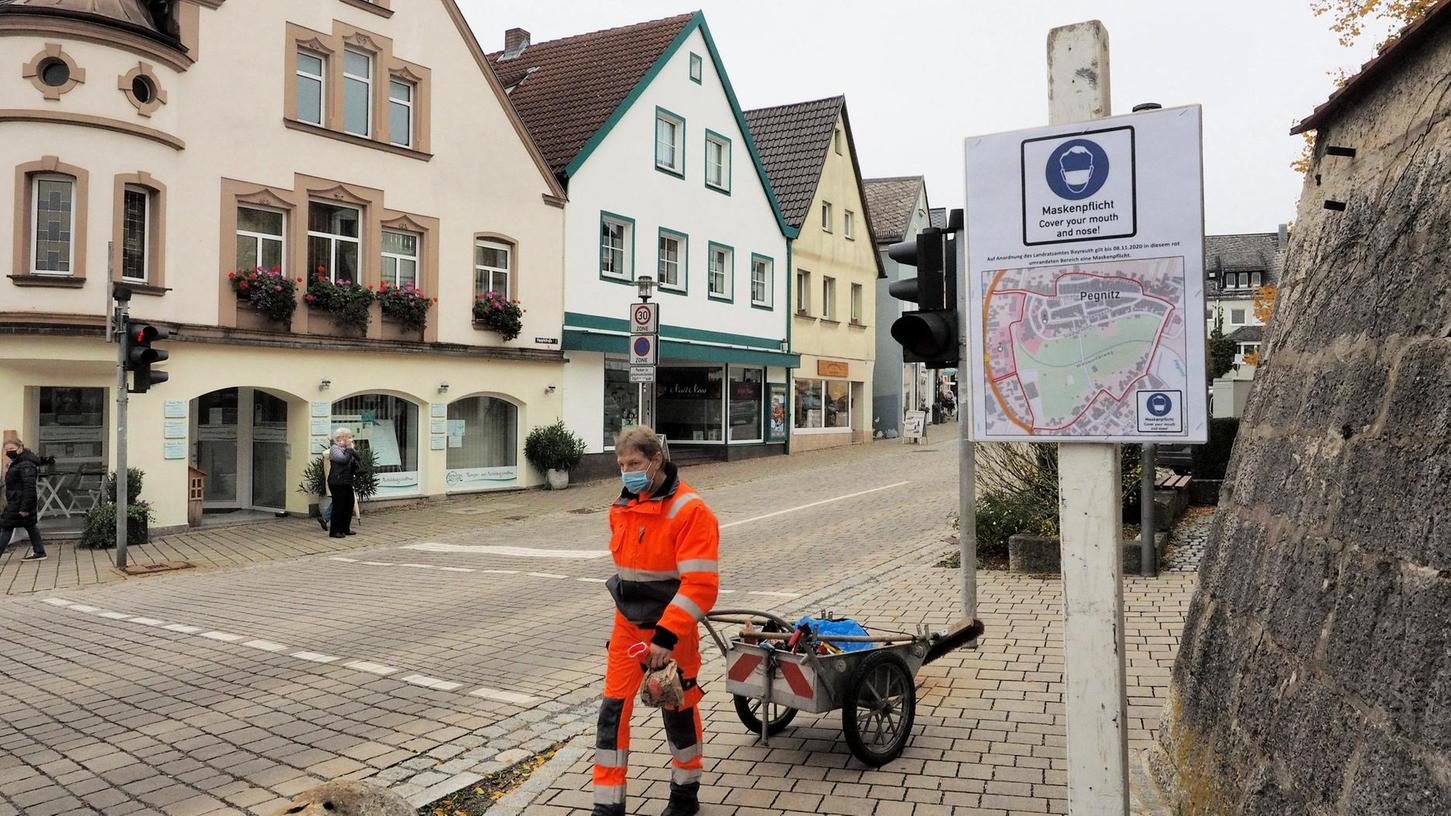 In Pegnitz gilt die Maskenpflicht im Innenstadtbereich bereits seit Montag. In Forchheim wird sie ab Mittwoch, 28. Oktober gültig. Dann werden Schilder wie dieses die Passanten auf die Verpflichtung hinweisen.