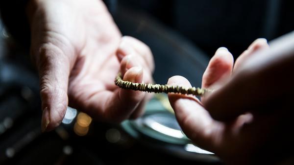 Industrie, Handwerk und Mittelstand solle sicheres Arbeiten umfassend ermöglicht werden, heißt es im Entwurf. Die Arbeitgeber müssten ihre Mitarbeiter vor Infektionen schützen. Wo immer umsetzbar soll Heimarbeit ermöglicht werden.