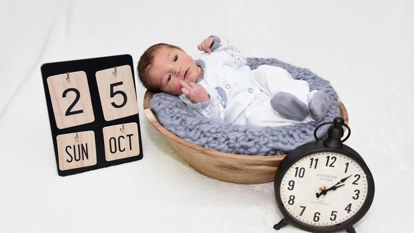 Der kleine Anton wurde am 25. Oktober in der Klinik Hallerwiese geboren. 50 Zentimeter war er groß und brachte bei der Geburt 3350 Gramm auf die Waage. 
