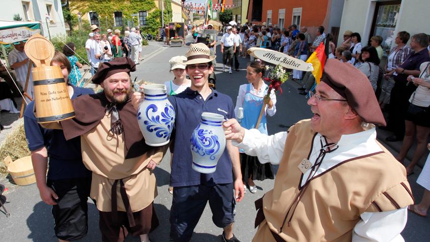 Festumzug und Spanferkel: So war die 1100-Jahr-Feier in Lonnerstadt