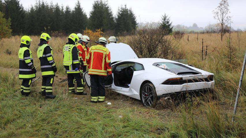 Kontrolle verloren: Lamborghini-Fahrerin schleudert von A9