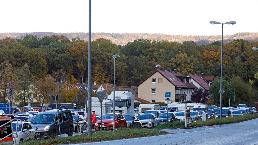 mobile "Corona" Teststation am Forchheimer Kellerwald (unterer Parkplatz)...29.10.20....Foto: Edgar Pfrogner