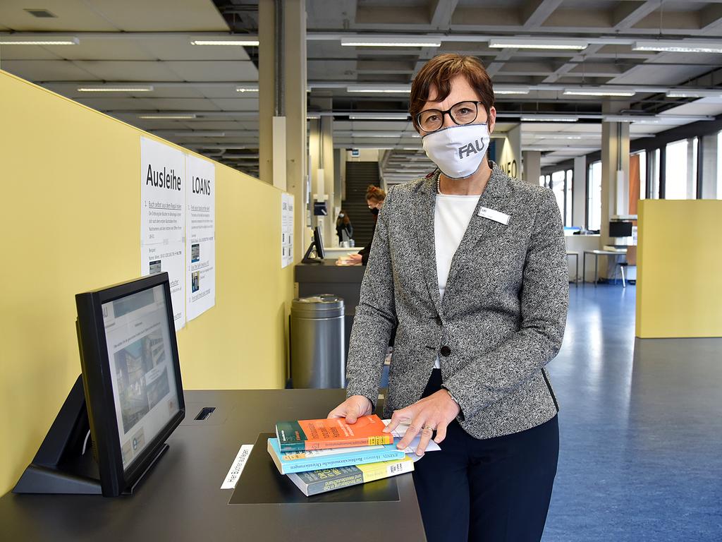 MOTIV: Konstanze Söllner, Leiterin der Unibibliothek Erlangen FOTO: Harald Hofmann MOTIV: Konstanze Söllner, Leiterin der Unibibliothek Erlangen FOTO: Harald Hofmann