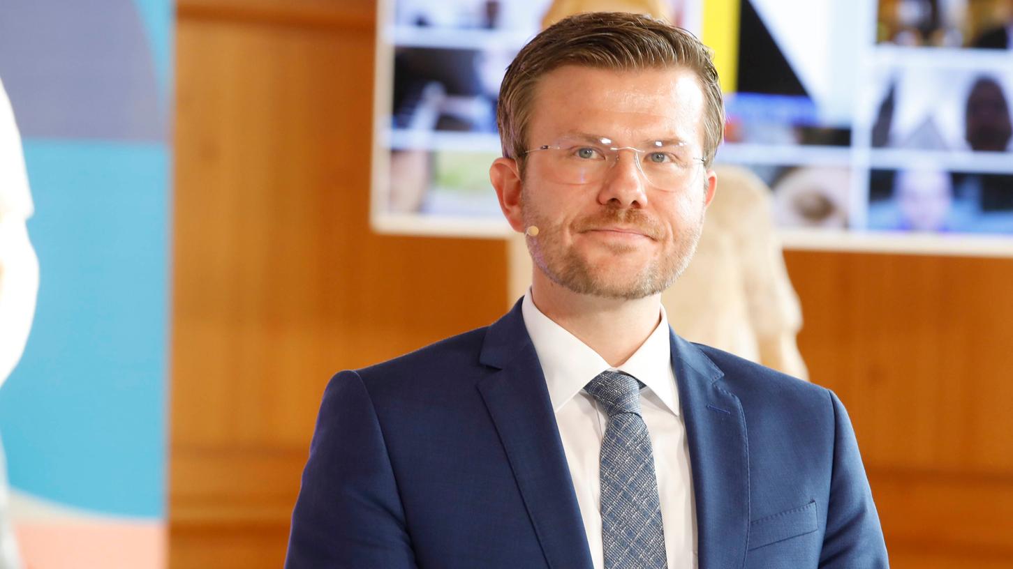 Per Brief teilte Nürnbergers Oberbürgermeister Marcus König seinem Amtskollegen in Nizza sein Mitgefühl nach dem Terroranschlag von Donnerstag mit. Per Brief teilte Nürnbergers Oberbürgermeister Marcus König seinem Amtskollegen in Nizza sein Mitgefühl nach dem Terroranschlag von Donnerstag mit.