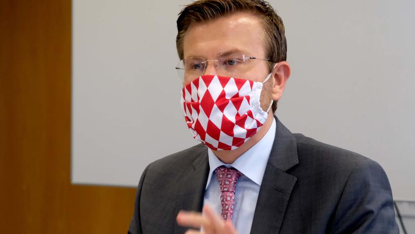Natürlich mit dem Frankenrechen auf der Maske: Oberbürgermeister Marcus König.