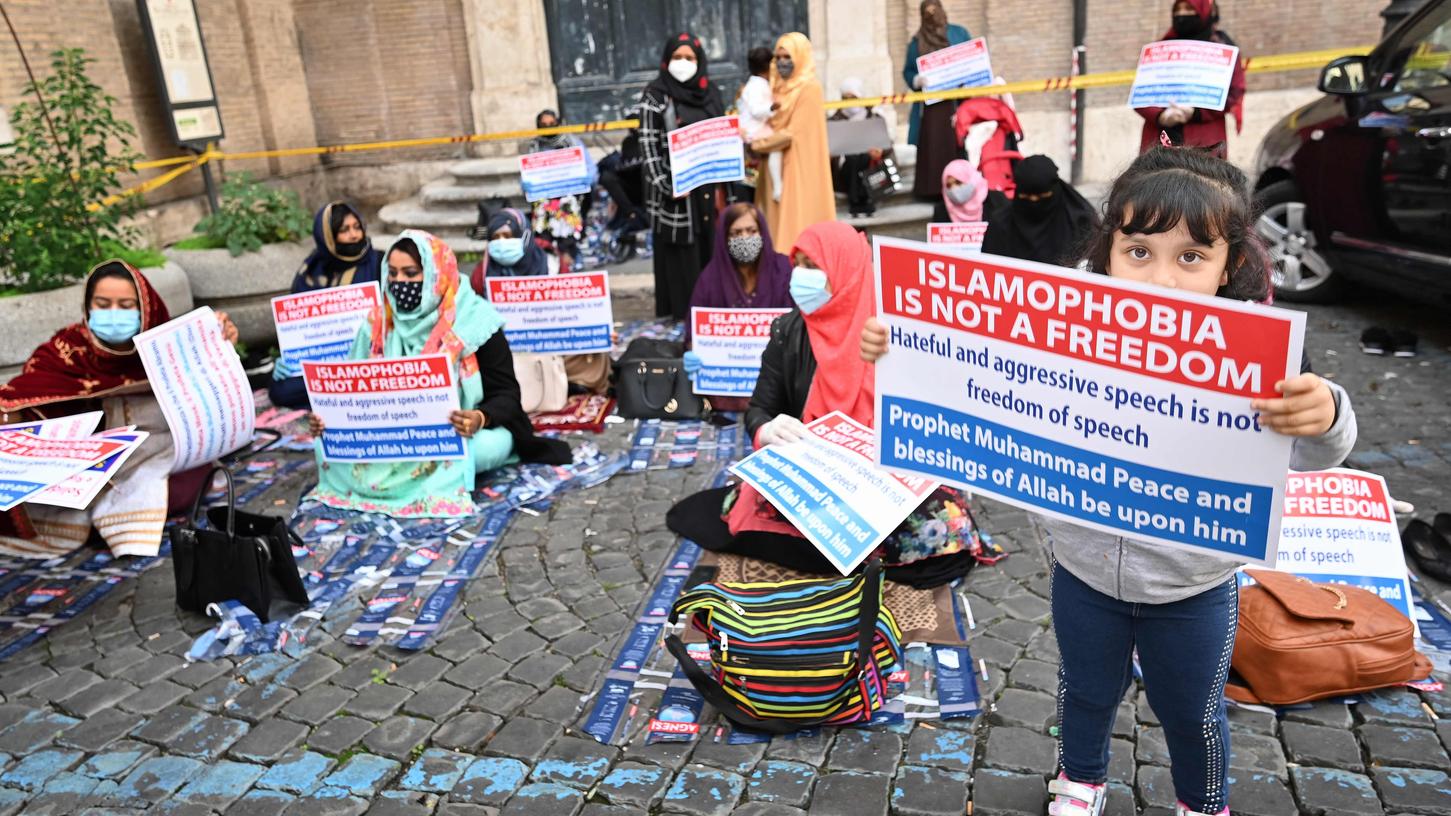 Muslime bei einer Demonstration gegen Islamophobie in Rom.