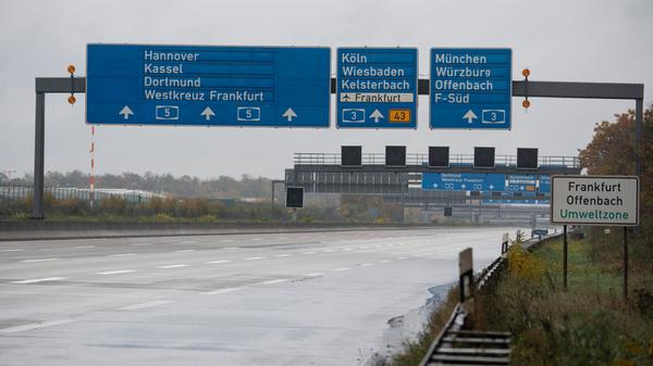 BAB ist die Abkürzung für Bundesautobahn - faktisch zuständig dafür waren bisher aber die Länder. Das ändert sich mit 2021, der Bund übernimmt. Das passt dann auch endlich zum Namen.