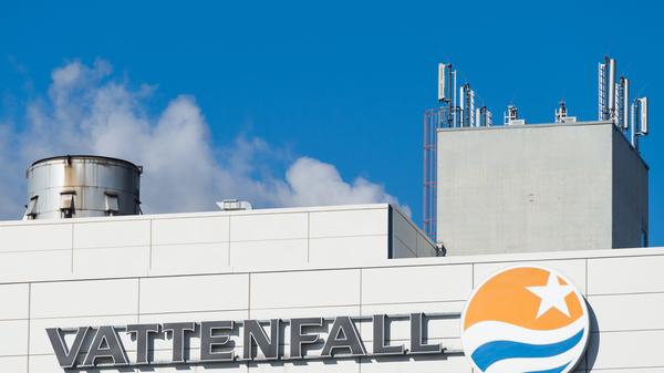 Bund und Länder haben sich darauf geeinigt, ab Januar 2021 für Unternehmen aus den Bereichen Wärme und Verkehr einen Preis für jede ausgestoßene Tonne CO2 festzulegen - und zwar zunächst einmal 25 Euro. Das könnte mittelbar auch die Preise erhöhen, die Verbraucher beispielsweise für Benzin oder Heizöl zahlen müssen.
