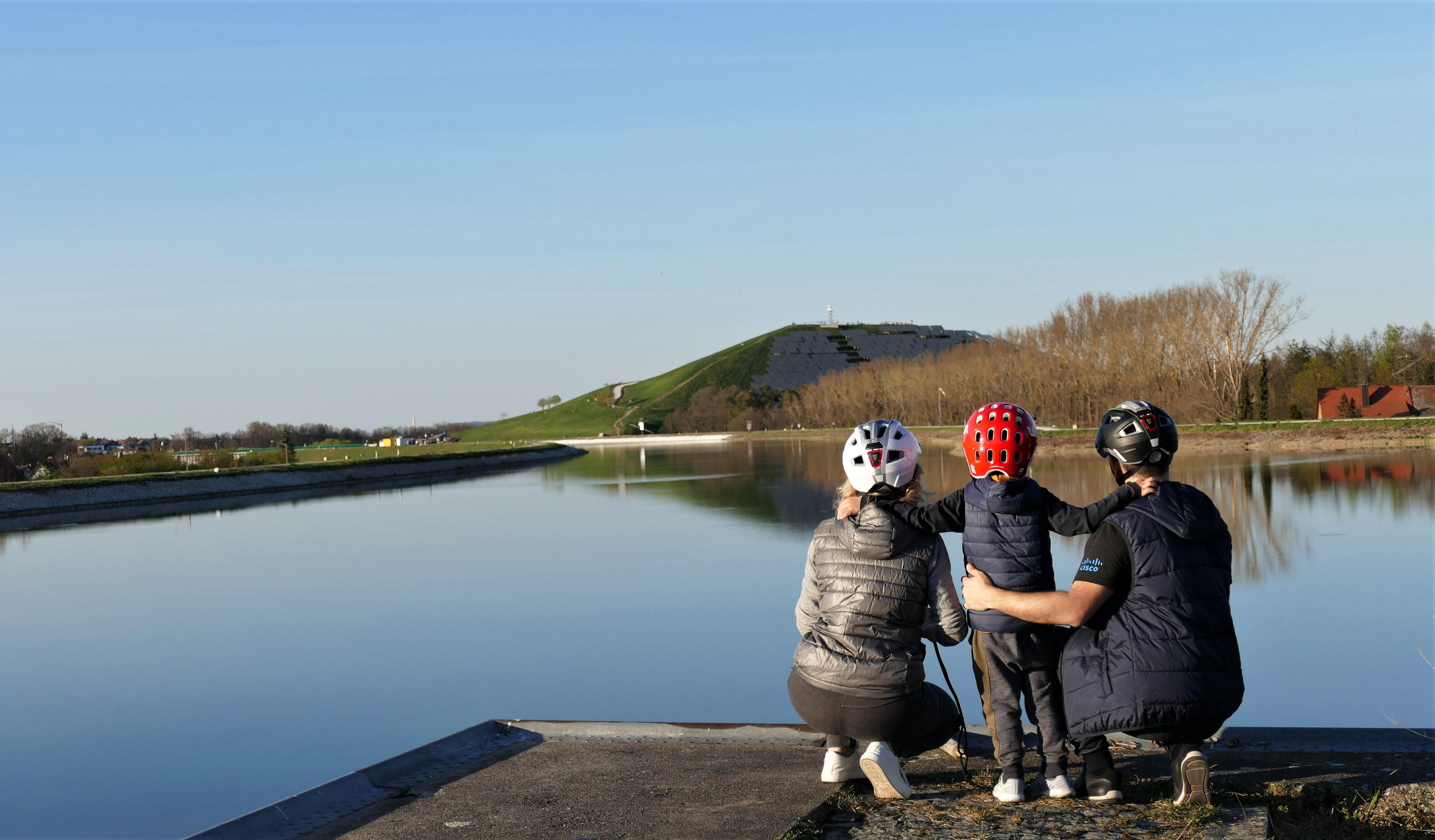 Blick vom Fürther Hafenbecken Richtung Solarberg