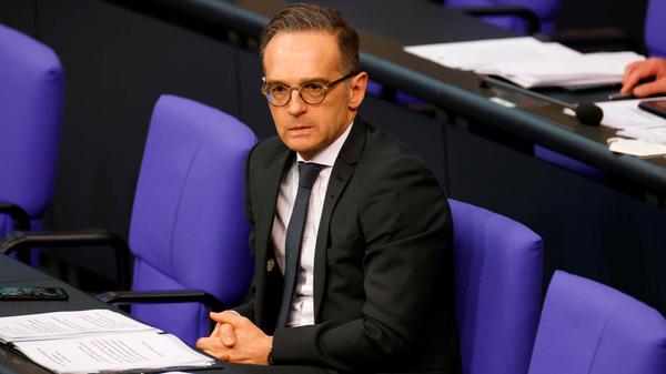 "Erschreckende Meldungen erreichen uns aus #Wien. Auch wenn das Ausmaß des Terrors noch nicht absehbar ist: Unsere Gedanken sind bei den Verletzten und Opfern in diesen schweren Stunden. Wir dürfen nicht dem Hass weichen, der unsere Gesellschaften spalten soll."