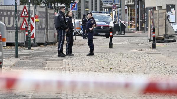 Eine Serie von Angriffen erschüttert Österreich, bei Schüssen in der Innenstadt von Wien starben vier Menschen - mindestens 15 weitere wurden verletzt. Politiker aus aller Welt reagieren auf den "widerwärtigen Terror", wie Bundeskanzler Kurz es nennt.