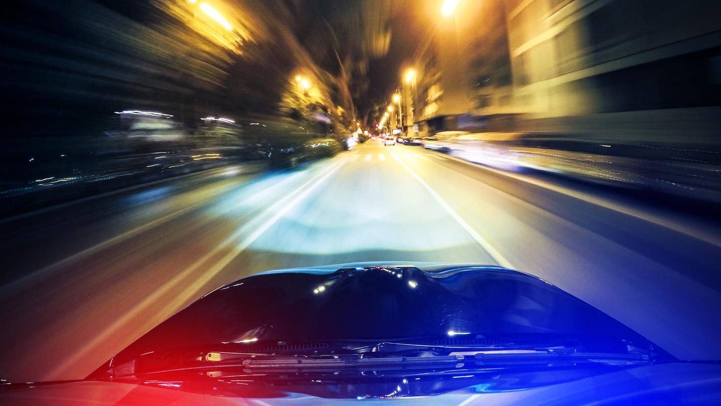 Ein 29-Jähriger flüchtete vor einer Verkehrskontrolle. Er war vermutlich alkoholisiert. (Symbolbild) Ein 29-Jähriger flüchtete vor einer Verkehrskontrolle. Er war vermutlich alkoholisiert. (Symbolbild)