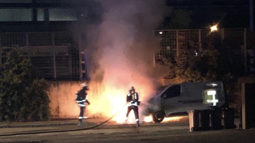 Brandanschläge in Schwabach: Sechs Fahrzeuge gingen in Flammen auf