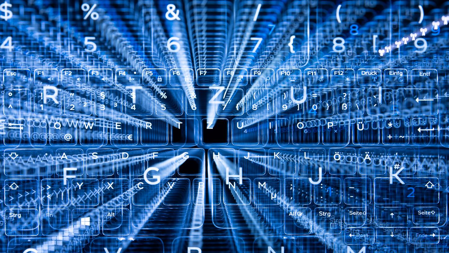 ARCHIV - 11.01.2019, Baden-Württemberg, Stuttgart: ILLUSTRATION - Tasten einer beleuchteten Tastatur. (Aufnahme mit Zoomeffekt). Foto: Sebastian Gollnow/dpa +++ dpa-Bildfunk +++ ARCHIV - 11.01.2019, Baden-Württemberg, Stuttgart: ILLUSTRATION - Tasten einer beleuchteten Tastatur. (Aufnahme mit Zoomeffekt). Foto: Sebastian Gollnow/dpa +++ dpa-Bildfunk +++