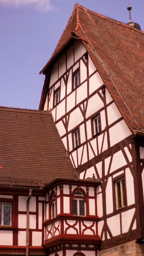 Historische Gebäude finden sich in Forchheim an jeder Ecke. So auch rund um die Kirche St. Martin.