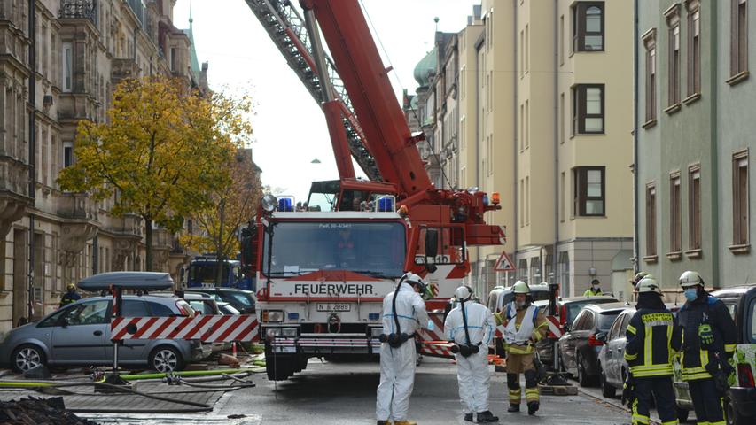 Brand Fürth Simonstr. 1, offener Dachstuhlbrand nach gemeldeter Explosion, aktuell keiner verletzt, 04.11.2020, ToMa-Fotografie