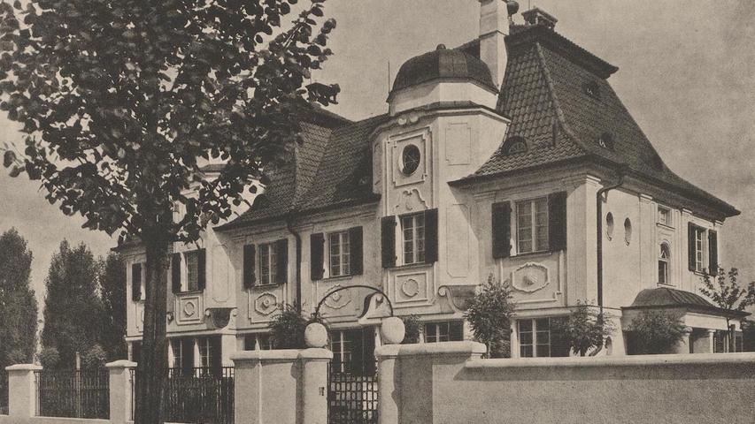 Die Doppelhausvilla Nr. 16/16a wurde 1913 errichtet.