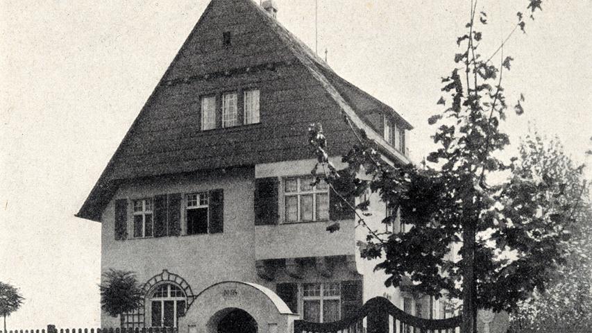 Die Villa Fischer (Nr. 20), 1909 ein gemütlicher Landsitz in englischer Tradition.....