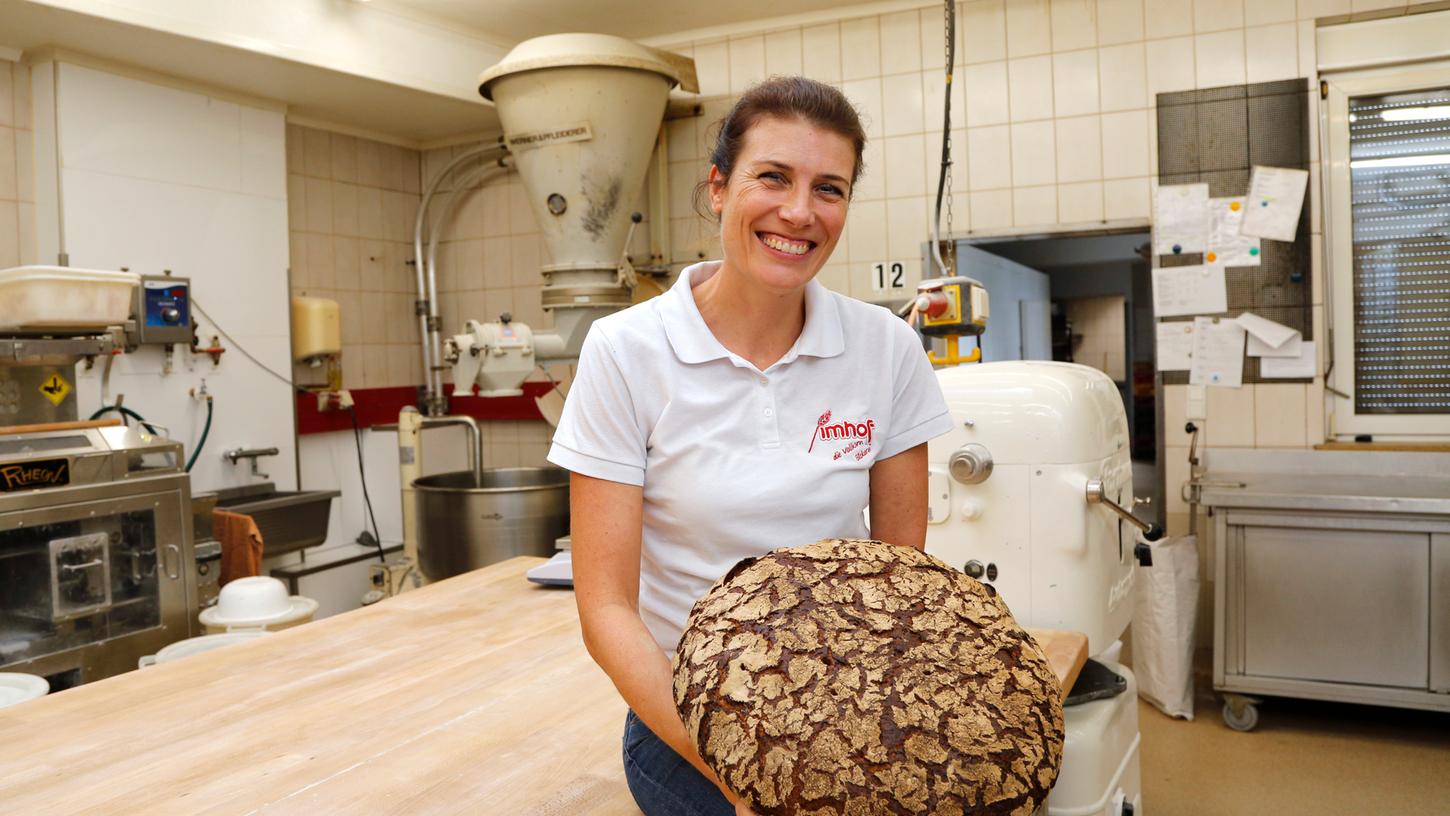 Der Duft von frischem Brot lockte: Simone Imhof in der Backstube ihrer Bio-Bäckerei.