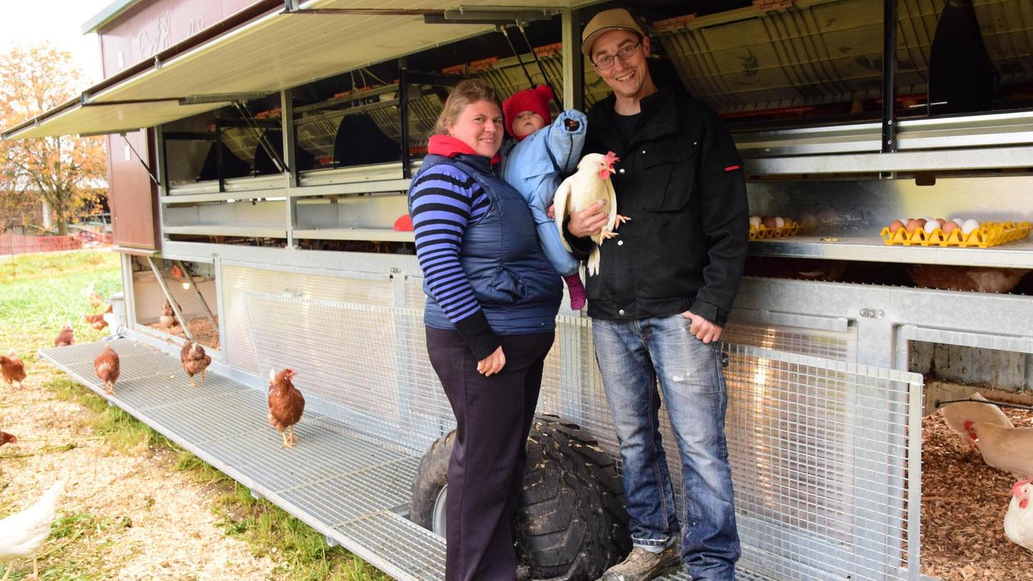 350 Legehennen: Osterdorfer erfüllt sich Traum vom Hühnermobil