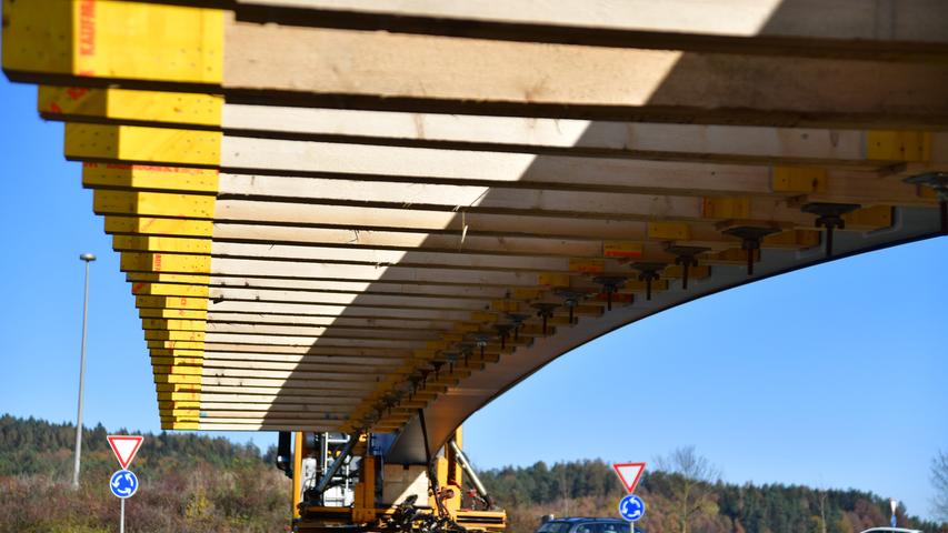 Darum die Sperre: Brücke bei Neumarkt wird eingehoben