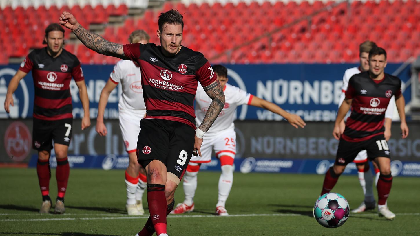 Sein Treffer reichte nicht: Manuel Schäffler bringt den 1. FC Nürnberg zwar per Elfmeter in Führung, doch wieder bringt der Club den Vorsprung nicht über die Zeit. Sein Treffer reichte nicht: Manuel Schäffler bringt den 1. FC Nürnberg zwar per Elfmeter in Führung, doch wieder bringt der Club den Vorsprung nicht über die Zeit.