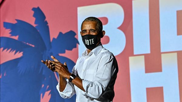 Auch der ehemalige US-Präsident Barack Obama hat sich zu Bidens Sieg geäußert: "Er wird wie kein anderer neuer Präsident zuvor mit einer Reihe außerordentlicher Herausforderungen konfrontiert sein - einer tobenden Pandemie, einem ungleichen Wirtschafts- und Justizsystem, einer bedrohten Demokratie und einem gefährdeten Klima", erklärte er. "Die Wahlergebnisse zeigen auf jeder Ebene, dass das Land nach wie vor tief und bitter gespalten ist. Unsere Demokratie braucht alle von uns mehr als jemals zuvor."