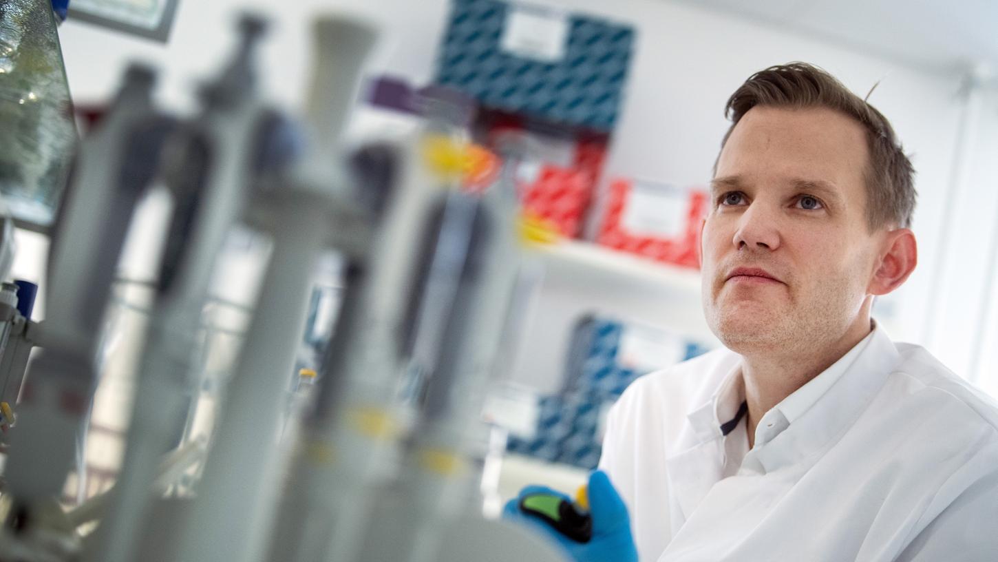 Hendrik Streeck, Direktor des Institut für Virologie an der Uniklinik in Bonn, ist einer der Unterzeichner des Papiers, das sich gegen einen pauschalen Lockdown ausspricht.