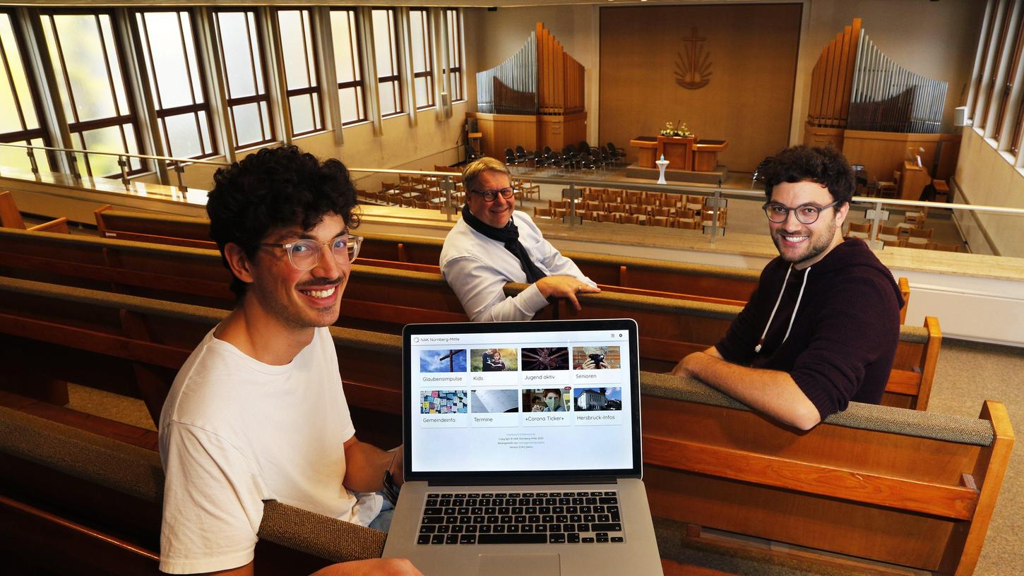 Raphael Mayer (links) und sein Bruder Maximilian Mayer (rechts) haben mit anderen jungen Gläubigen aus ihrer neuapostolischen Gemeinde die Web-App Raphael Mayer (links) und sein Bruder Maximilian Mayer (rechts) haben mit anderen jungen Gläubigen aus ihrer neuapostolischen Gemeinde die Web-App
