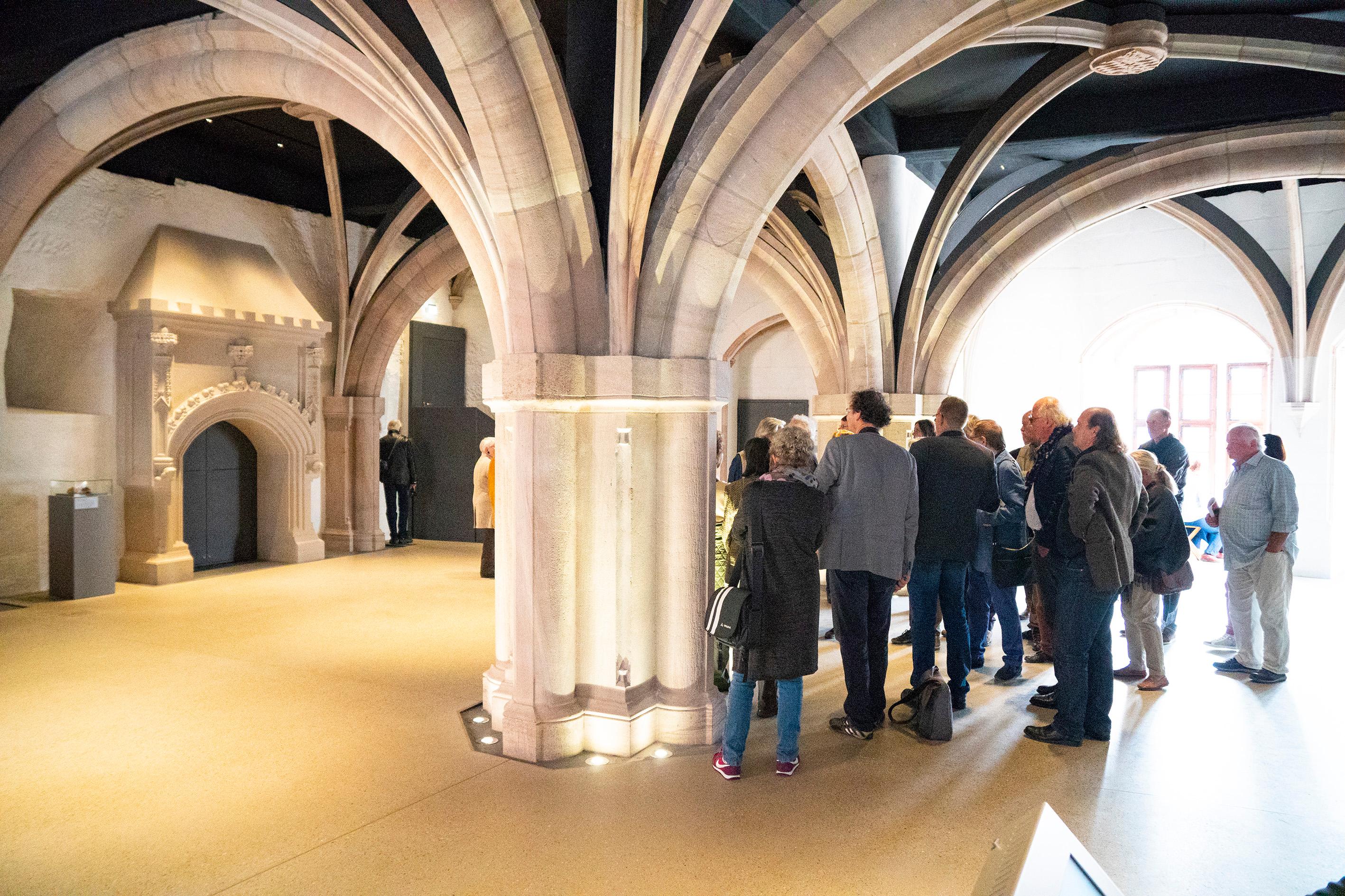 Das Gewölbe im Erkersaal der Cadolzburg trägt die Decke nicht, die von oben abgehängt ist. Es zeichnet als Museumsstück die historische Bauweise nach.