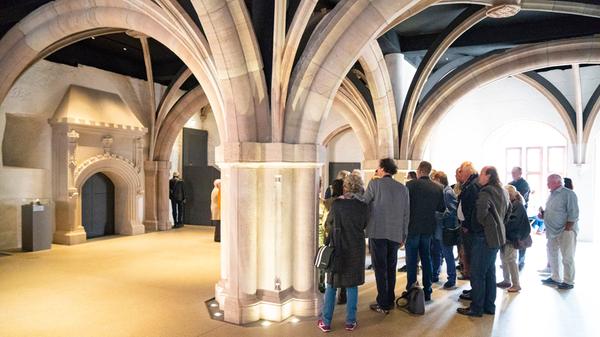 Das Gewölbe im Erkersaal der Cadolzburg trägt die Decke nicht, die von oben abgehängt ist. Es zeichnet als Museumsstück die historische Bauweise nach.