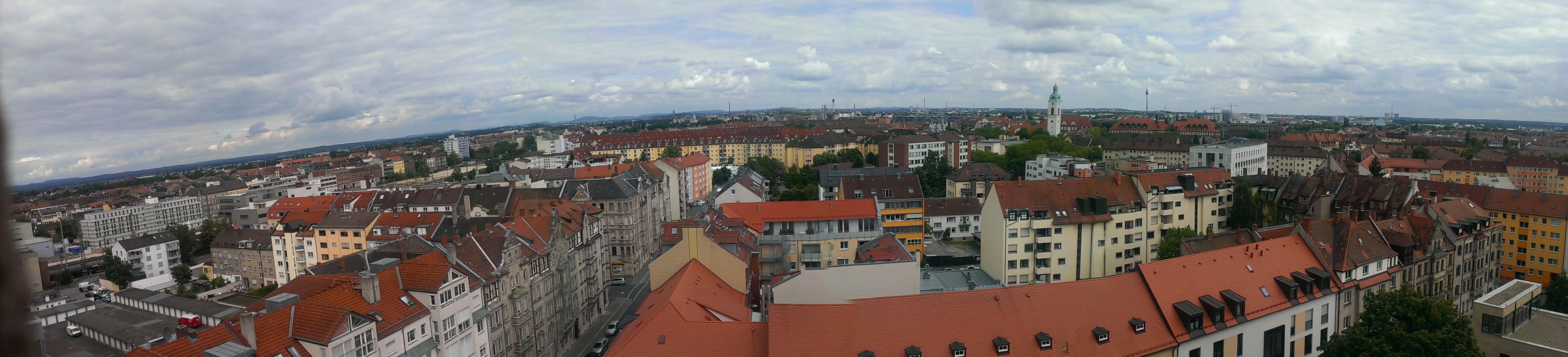 Blick vom Turm der Paulskirche über die Südstadt in Richtung Nürnberg