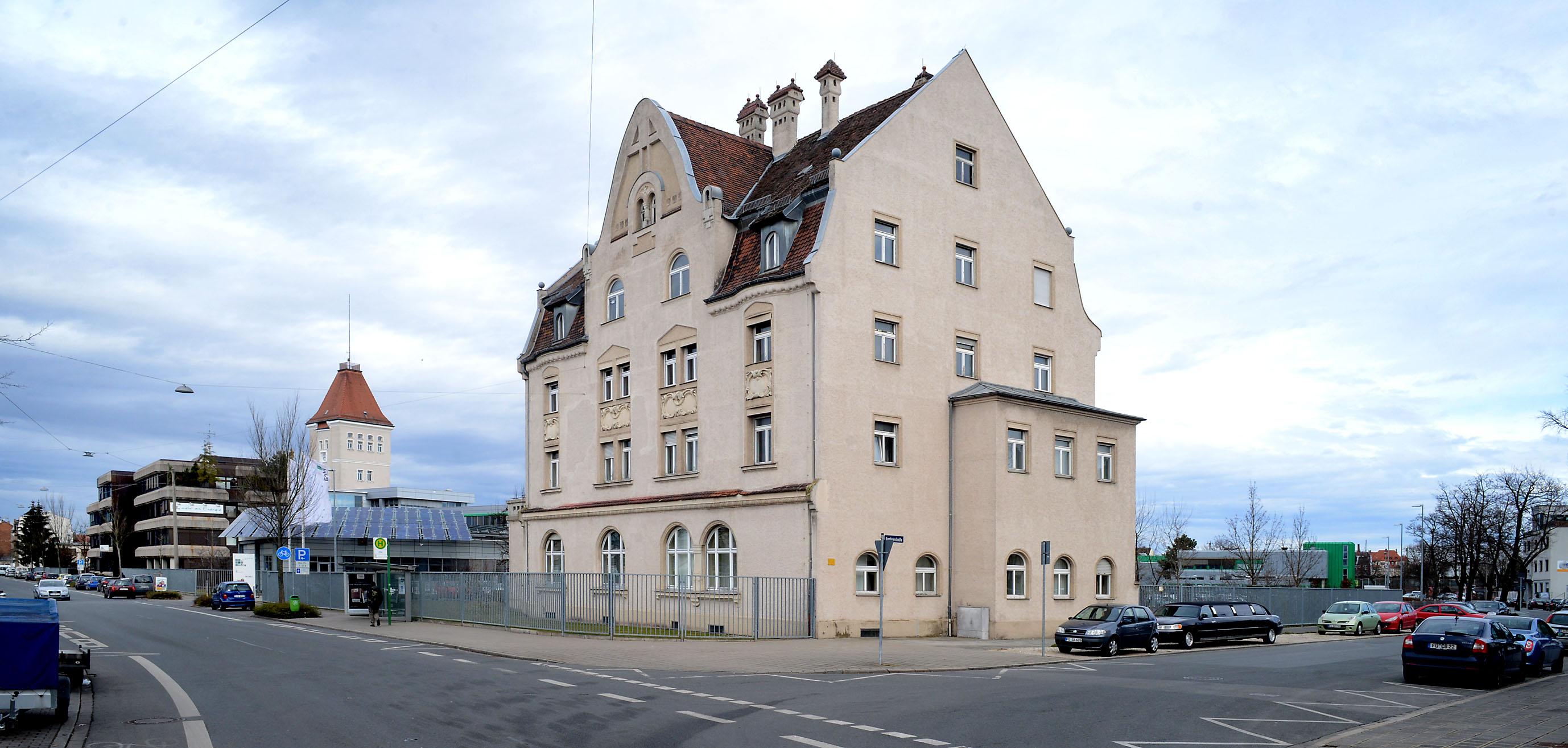 Die denkmalgeschützte Direktorenvilla auf dem Gelände der Infra an der Leyher Straße, die das städtische Tochterunternehmen 2014 aufwendig sanieren ließ