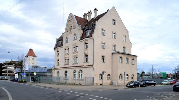 Die denkmalgeschützte Direktorenvilla auf dem Gelände der Infra an der Leyher Straße, die das städtische Tochterunternehmen 2014 aufwendig sanieren ließ