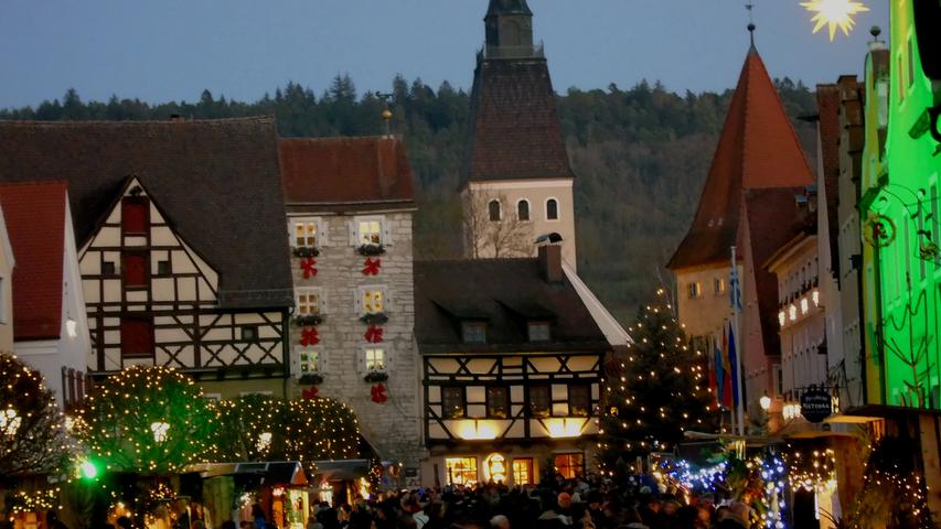 Am Weihnachtsmarkt zeigt sich Berchings Altstadt besonders romantisch. 