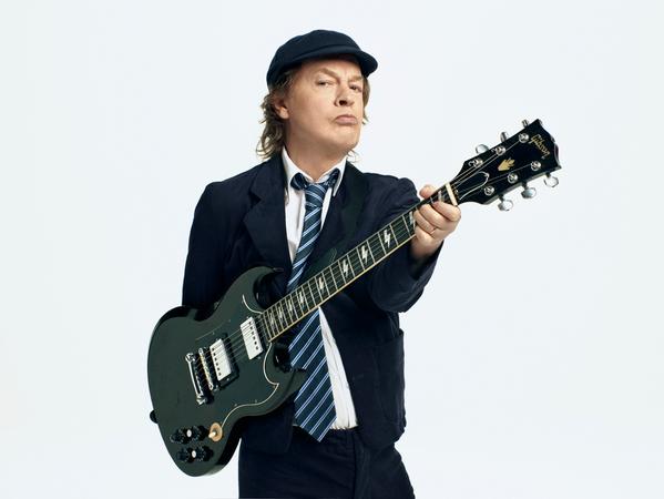 Schlüpft wieder in seine Schuluniform: AC/DC-Bandchef und Lead-Gitarrist Angus Young. Schlüpft wieder in seine Schuluniform: AC/DC-Bandchef und Lead-Gitarrist Angus Young.