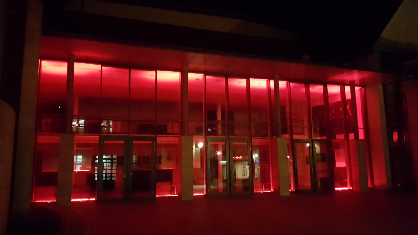 Alarmstufe Rot: Das Bamberger Theater zeigt Solidarität mit Kulturschaffenden