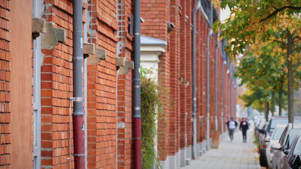 In den früheren Stallungen der kaiserlichen Kaserne, die später von den US-Truppen in der Darby-Kaserne als Werkstätten genutzt wurden, befinden sich heute schicke Lofts.