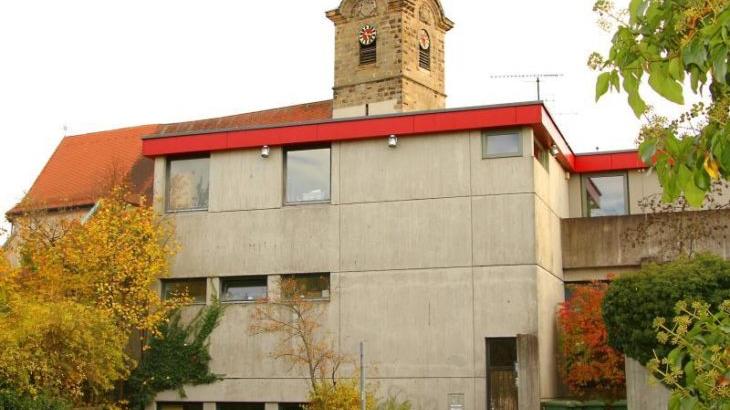 Das Nikolaus-Selnecker-Haus im „Schatten“ der Hersbrucker Stadtkirche wird zweimal die Woche das neue Zuhause eines offenen Jugendtreffs. Das Nikolaus-Selnecker-Haus im „Schatten“ der Hersbrucker Stadtkirche wird zweimal die Woche das neue Zuhause eines offenen Jugendtreffs.