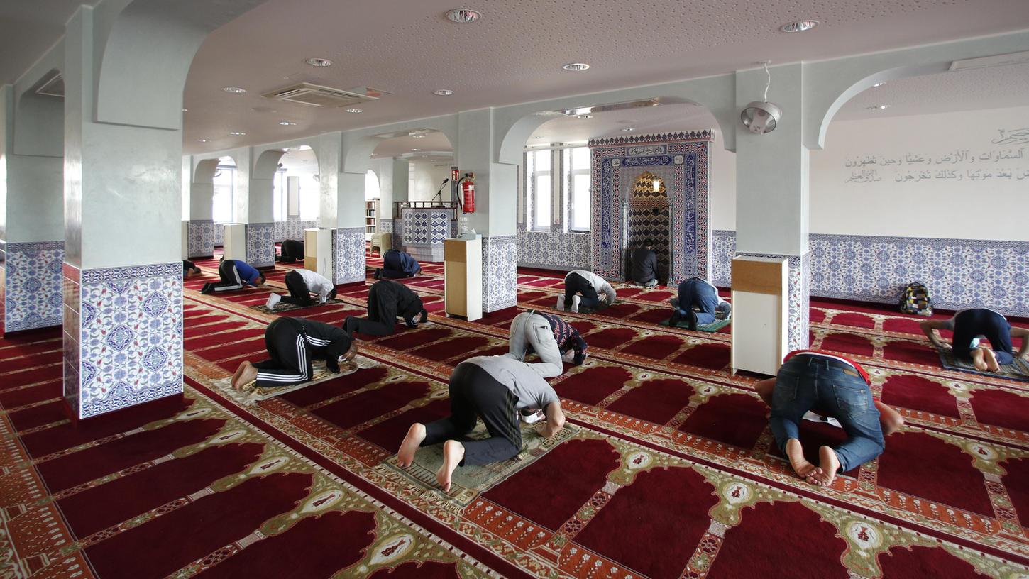Gebet in der Moschee in der Hessestraße. Die Gemeinde bekommt immer wieder Drohungen.    