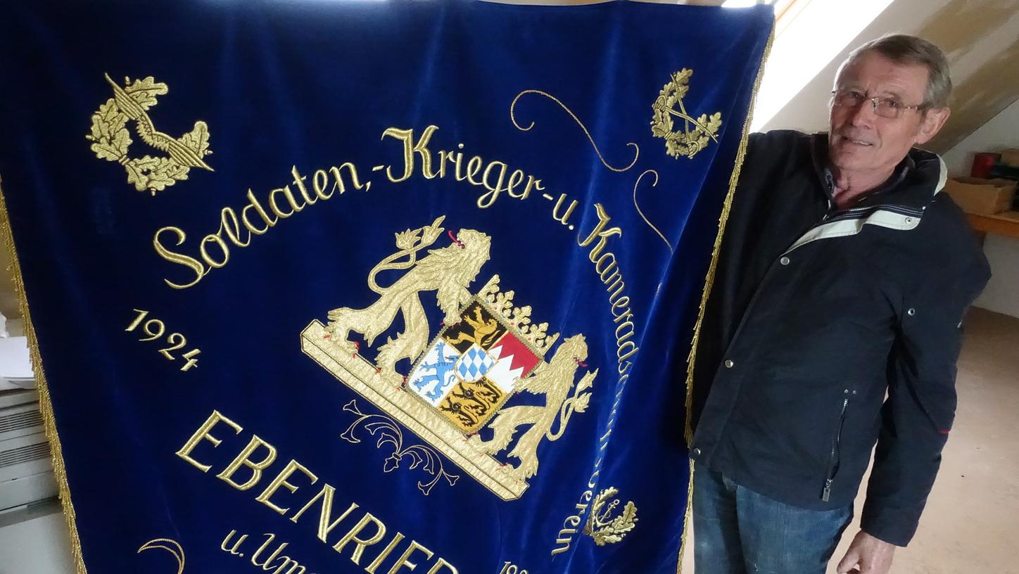 Engelbert Abt wird die Vereinsfahne wohl bald nicht mehr aus dem Schrank holen. Der Soldaten-, Krieger- und Kameradschaftsverein (SKK) Ebenried (Landkreis Roth) steht vor dem Aus. 