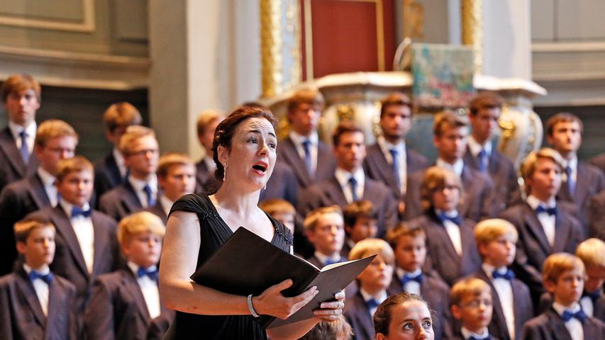 Rebecca Martin als Oratoriensängerin mit dem Windsbacher Knabenchor bei der Bachwoche Ansbach.
Rebecca Martin als Oratoriensängerin mit dem Windsbacher Knabenchor bei der Bachwoche Ansbach.