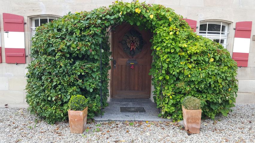 Wie bei den Hobbits: Diesen hübschen Eingang in Brunn hat Leser Bernd Holzamer fotografiert.
Wie bei den Hobbits: Diesen hübschen Eingang in Brunn hat Leser Bernd Holzamer fotografiert.