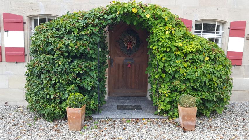 Wie bei den Hobbits: Diesen hübschen Eingang in Brunn hat Leser Bernd Holzamer fotografiert.