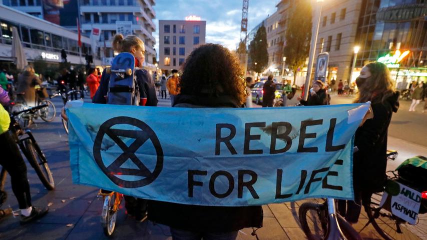 Fridays for future-Demo: Aktivisten radeln über Frankenschnellweg