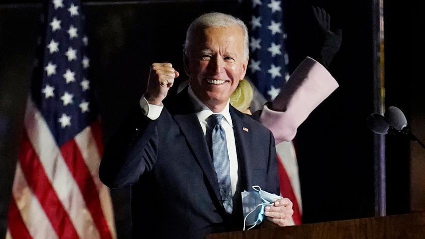 Der demokratische Präsidentschaftskandidat und ehemalige Vizepräsident Joe Biden spricht in Wilmington, Delaware, zu seinen Anhängern. Der neu gewählte Präsident Joe Biden hat deutlich mehr als die erforderlichen 270 Stimmen. 
